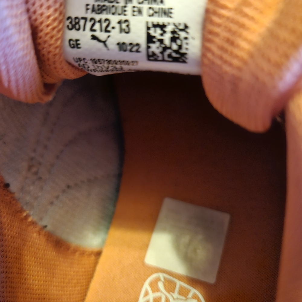 Puma‎ PINK Sneakers with Gold Accents - Picture 6 of 6